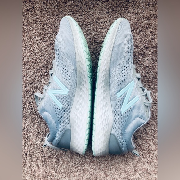 New Balance Fresh Foam Turquoise/ Blue Running Sneakers Size 9.5 - Picture 2 of 6